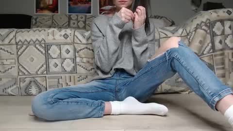 Snapshot of cuteemouse chatting on December 11, 4:42 pm Anna online show from December 11, 4:42 pm