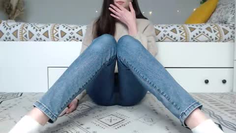 Snapshot of cuteemouse chatting on February 4, 10:43 am Anna online show from February 4, 10:43 am