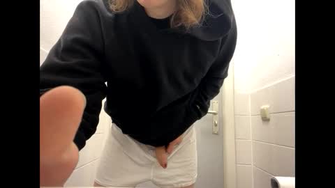 Snapshot of cuteguy6668889 chatting on March 18, 8:28 am Cutegoth online show from March 18, 8:28 am