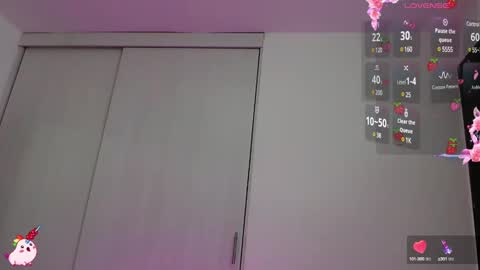 Snapshot of cutehanna1 chatting on February 9, 10:43 pm Hanna online show from February 9, 10:43 pm