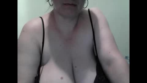 Snapshot of cutejessytom chatting on October 22, 2:39 pm Jessy online show from October 22, 2:39 pm