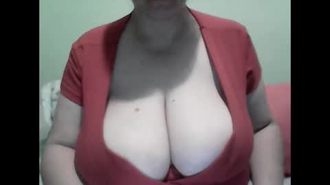 Snapshot of cutejessytom chatting on January 7, 5:43 am Jessy online show from January 7, 5:43 am