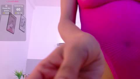 cutepetitee online show from February 13, 7:32 pm