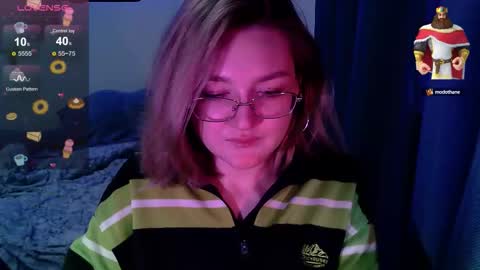 Snapshot of cutepie33 chatting on September 16, 4:52 pm cutepie33 online show from September 16, 4:52 pm