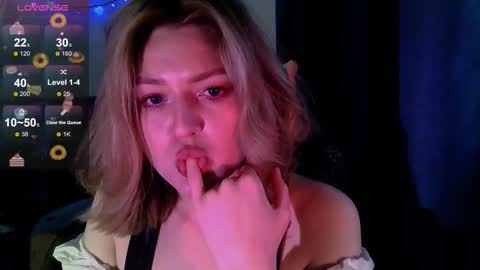 Snapshot of cutepie33 chatting on September 26, 1:37 pm cutepie33 online show from September 26, 1:37 pm