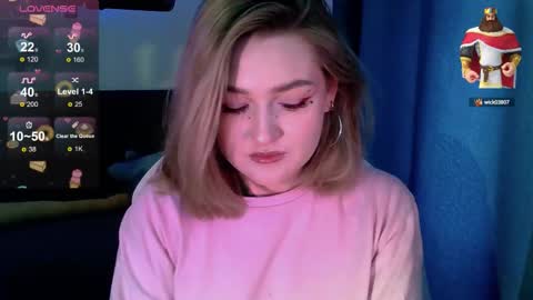 Snapshot of cutepie33 chatting on October 4, 6:44 am cutepie33 online show from October 4, 6:44 am