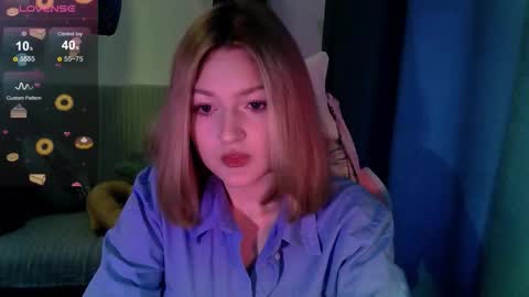 Snapshot of cutepie33 chatting on October 9, 9:29 am cutepie33 online show from October 9, 9:29 am
