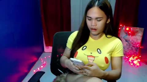 Snapshot of cutepinay143 chatting on May 13, 2:25 pm isabel online show from May 13, 2:25 pm