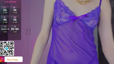 Snapshot of cuteroxyfoxyy chatting on February 27, 12:05 pm Roxy online show from February 27, 12:05 pm