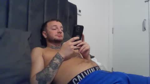 Snapshot of cutescottishlad chatting on September 28, 8:58 pm cutescottishlad online show from September 28, 8:58 pm