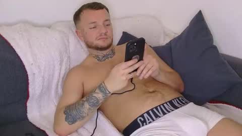 Snapshot of cutescottishlad chatting on October 14, 5:25 pm cutescottishlad online show from October 14, 5:25 pm