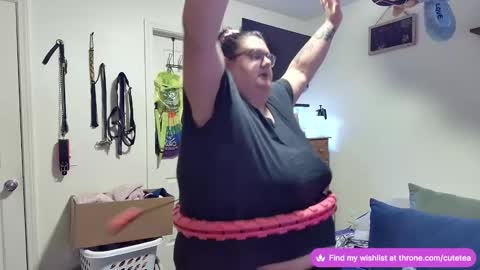 Snapshot of cutetea_time chatting on February 8, 12:28 am Cutetea online show from February 8, 12:28 am