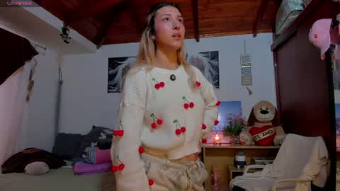 Snapshot of cuteweed420 chatting on June 18, 8:57 pm cuteweed420 online show from June 18, 8:57 pm