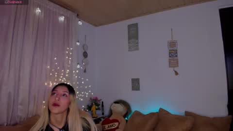 Snapshot of cuteweed420 chatting on July 26, 11:33 pm cuteweed420 online show from July 26, 11:33 pm