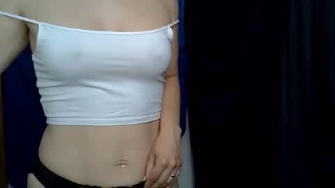 Snapshot of cutie_bee chatting on May 29, 6:44 am cutie_bee online show from May 29, 6:44 am