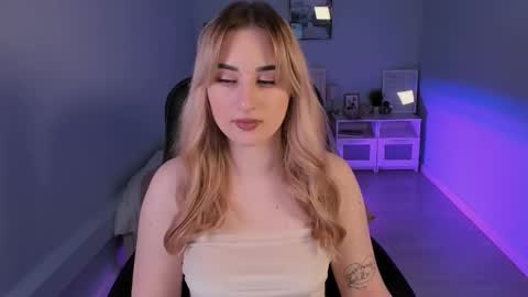  Your Louise  follow me  online show from December 4, 12:30 am