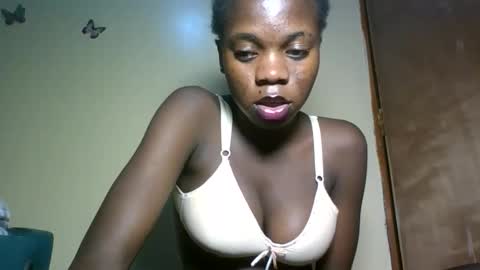 Snapshot of cutie_plush chatting on May 16, 8:18 pm cutieplush online show from May 16, 8:18 pm