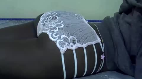 cutiehanish4 online show from May 27, 1:24 am