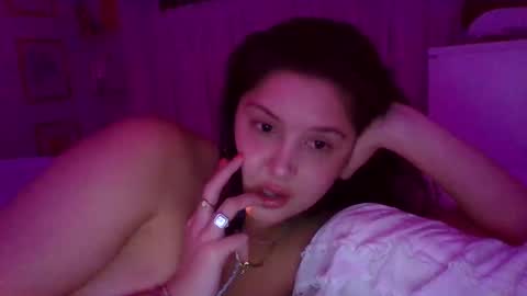 Cutieoggg420 online show from December 24, 3:49 am