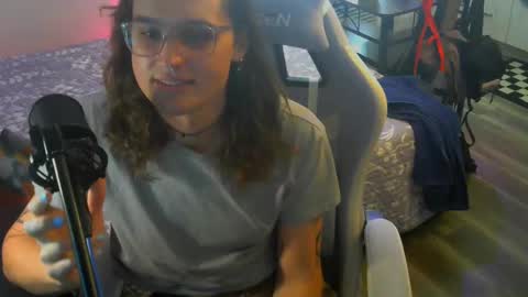 Snapshot of cutiepiescarlett chatting on May 2, 11:43 pm cutiepiescarlett online show from May 2, 11:43 pm
