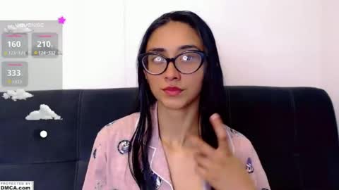 Snapshot of cutte_kitty_ chatting on June 29, 10:54 pm miss ari online show from June 29, 10:54 pm