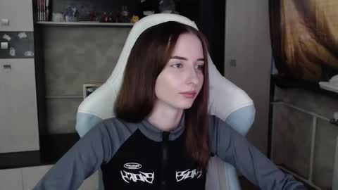 Cutti Crystal online show from November 4, 3:05 am