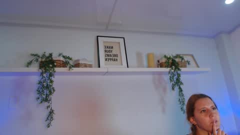 Laura online show from February 12, 11:27 am