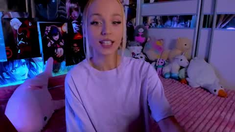 Nora online show from March 6, 9:20 pm
