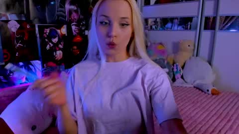 Nora online show from May 26, 8:27 pm