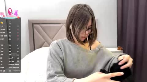 Snapshot of cwenecollins chatting on February 4, 7:25 am Akemi online show from February 4, 7:25 am