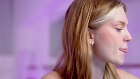 Snapshot of cyberheart_ chatting on December 3, 3:44 pm EMILY online show from December 3, 3:44 pm