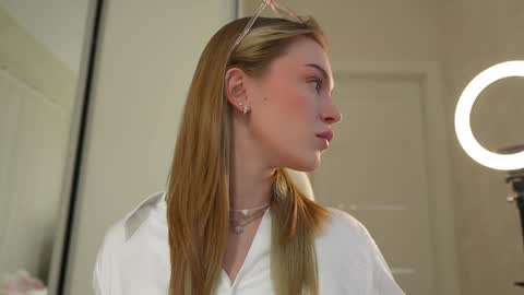 Snapshot of cyberheart_ chatting on January 5, 2:41 pm EMILY online show from January 5, 2:41 pm