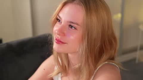 Snapshot of cyberheart_ chatting on November 5, 4:51 pm EMILY online show from November 5, 4:51 pm