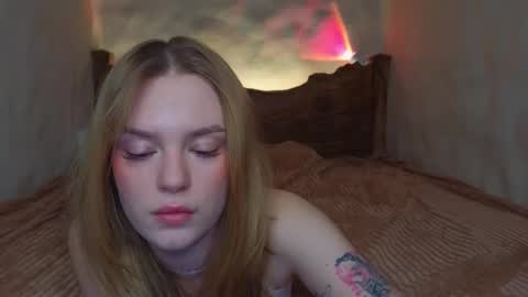 Im Emi streaming with my friend Reyna today online show from March 25, 4:35 pm