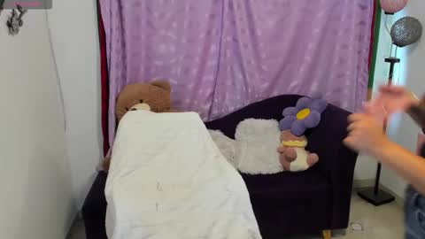 Snapshot of cynthiawatson_ chatting on November 18, 2:10 pm Cynthia online show from November 18, 2:10 pm