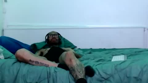 Snapshot of cyrusveal3 chatting on June 13, 10:02 am SkinnyTattedGuy online show from June 13, 10:02 am