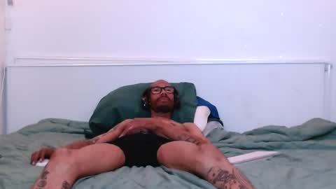 Snapshot of cyrusveal3 chatting on June 20, 9:34 am SkinnyTattedGuy online show from June 20, 9:34 am