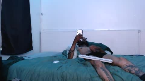 Snapshot of cyrusveal3 chatting on July 20, 12:29 pm SkinnyTattedGuy online show from July 20, 12:29 pm