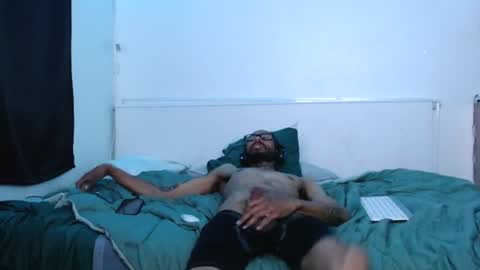 Snapshot of cyrusveal3 chatting on July 29, 9:51 am SkinnyTattedGuy online show from July 29, 9:51 am