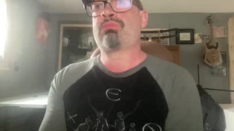 Snapshot of d4ddy858 chatting on April 1, 8:17 pm d4ddy858 online show from April 1, 8:17 pm