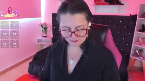 Mia  online show from October 3, 1:30 pm