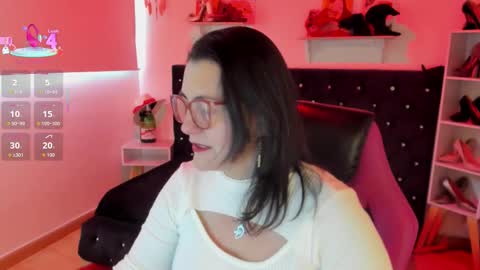 Mia  online show from October 5, 12:25 pm