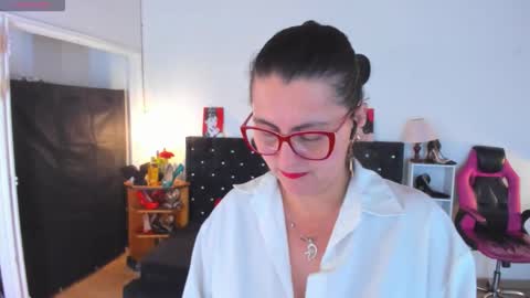 Mia  online show from November 21, 12:59 pm