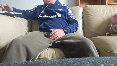 Snapshot of daddy33383 chatting on October 18, 10:27 am daddy33383 online show from October 18, 10:27 am