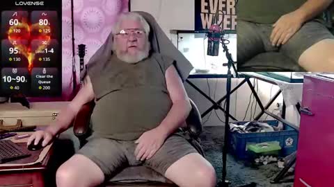 Snapshot of daddydom4fun chatting on August 7, 10:23 pm Daddydom4fun online show from August 7, 10:23 pm