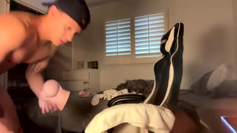 Snapshot of daddyfit95 chatting on July 18, 5:39 pm daddyfit95 online show from July 18, 5:39 pm