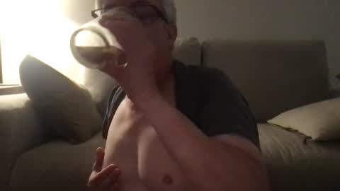 Snapshot of daddymike92883_1 chatting on March 8, 11:27 am daddymike92883_1 online show from March 8, 11:27 am