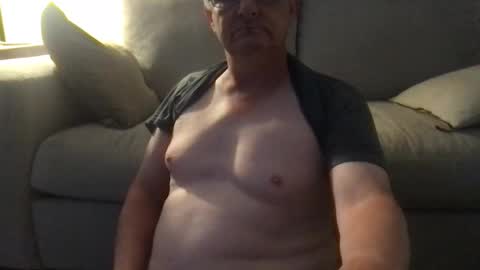 Snapshot of daddymike92883_1 chatting on March 12, 6:40 am daddymike92883_1 online show from March 12, 6:40 am