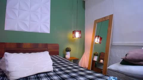 Valen online show from December 7, 1:51 pm