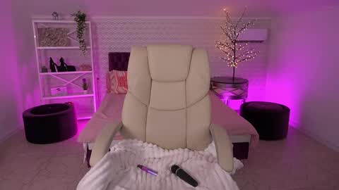 daenerys_daen online show from May 29, 2:37 pm